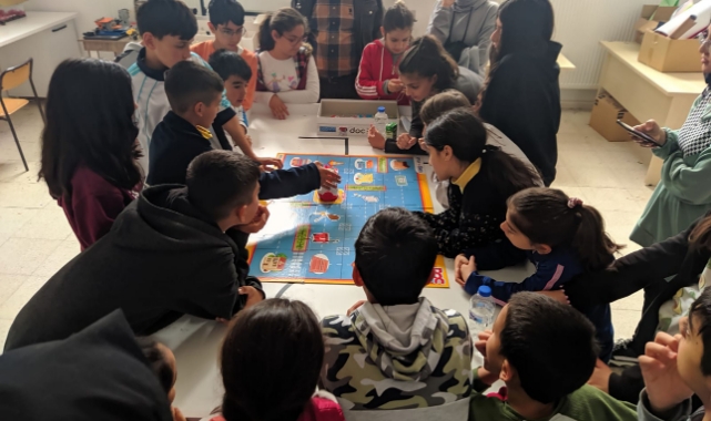 Depremzede çocuklar unutulmadı