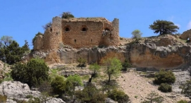 Ermenek Mennan Kalesi