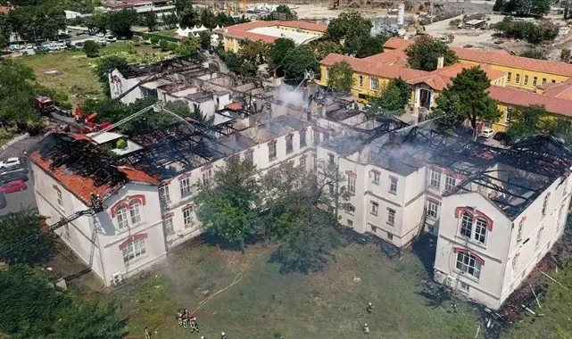 Hastane&#039;de korkutan yangın