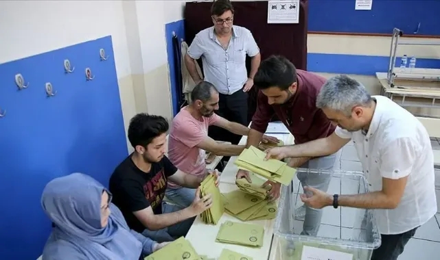 Karaman&#039;da oylar sayılmaya başladı