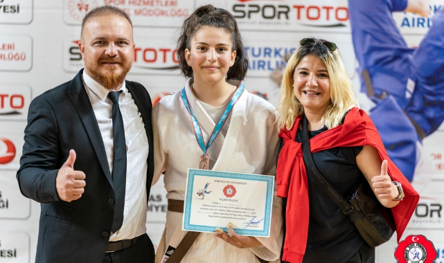 Madalyalarla döndüler