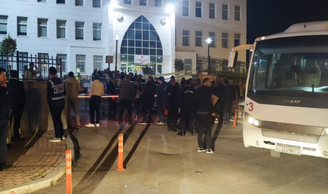 Oy pusulaları teslim edilmeye devam ediyor