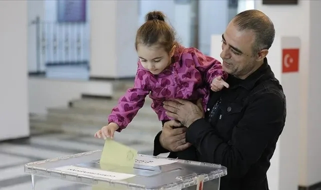 Oy verme işlemleri devam ediyor