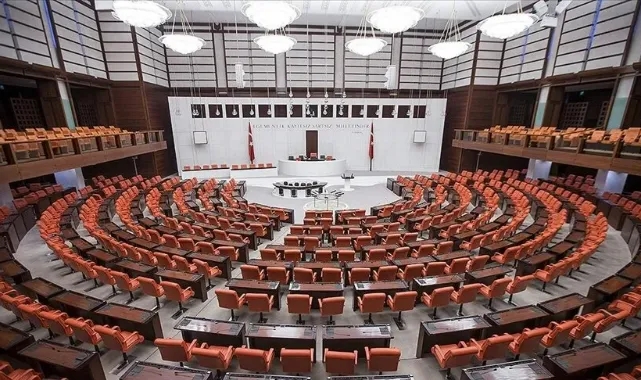 TBMM&#039;nin ilk mesaisi yemin töreni