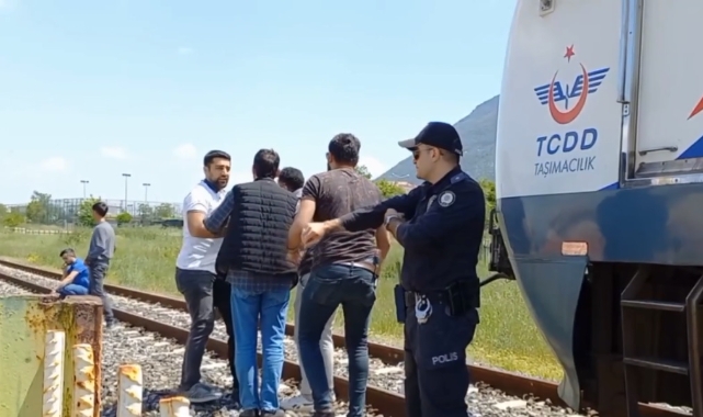 Trenin çarptığı kişi öldü