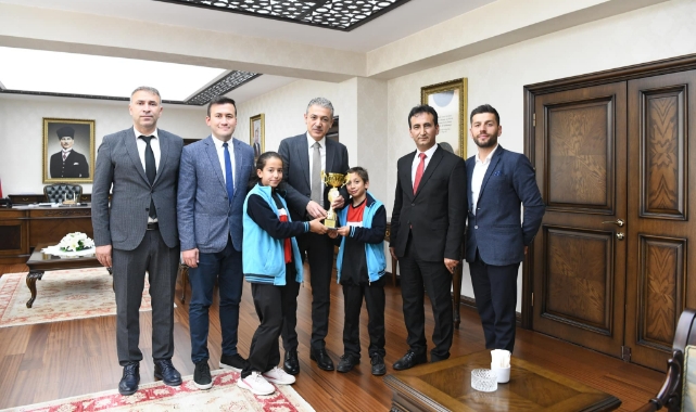 Şampiyonlardan Vali Akkoyun'a ziyaret