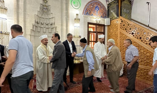 Vatandaşlar ile bayramlaştı