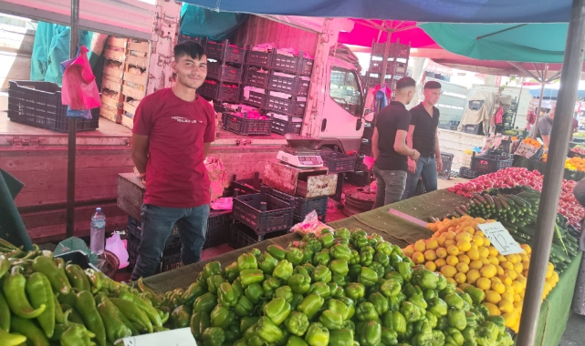 Cumartesi pazarı yanıyor