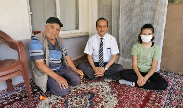 Eryiğit’ten öğrenciye jest