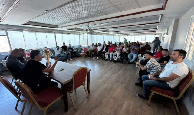 Şampiyondan esnaflarla kahvaltı