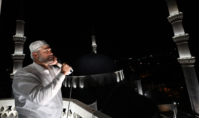 Ülke genelindeki camilerde sela okundu