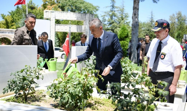 Vali Akkoyun’dan şehitlik ziyareti