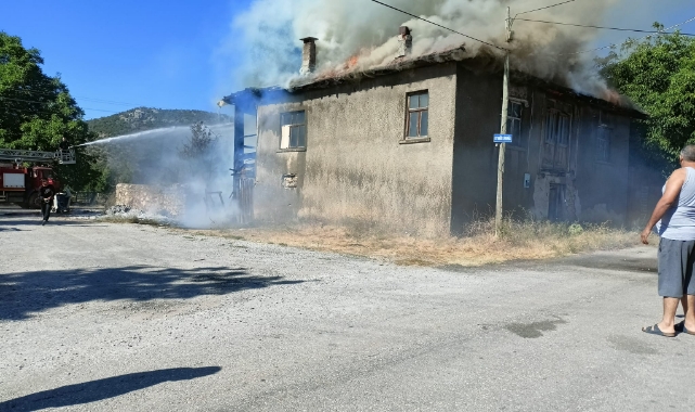Yangında ev kullanılamaz hale geldi
