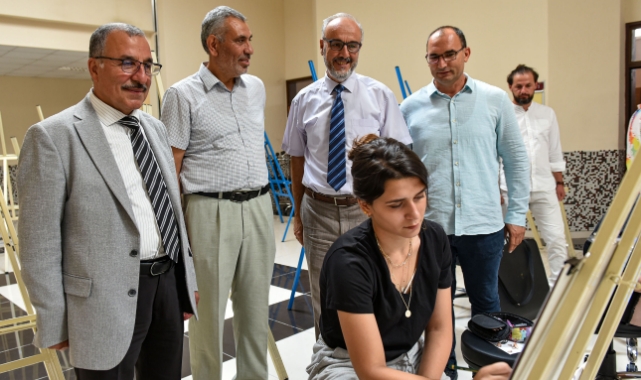 Adayların heyecanına ortak oldu