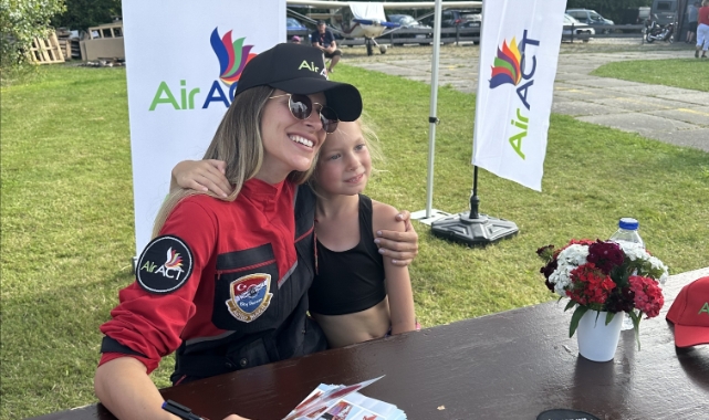 Almanya'da gösteri uçuşu yaptı