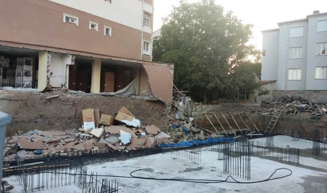 Apartmanın depo duvarı çöktü
