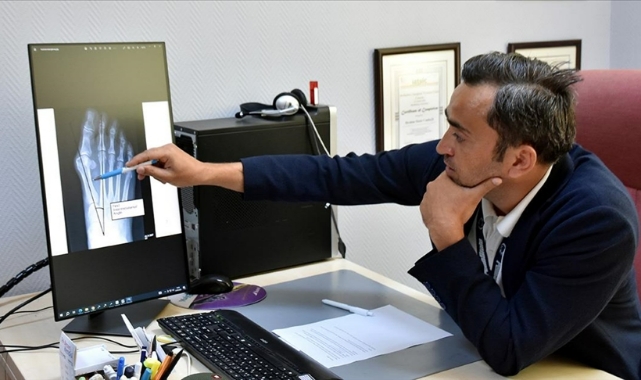 Ayak başparmağında çıkıntıya yol açabilir