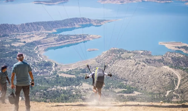 Enes Koç&#039;un objektifinden Ermenek Yamaç Paraşütü