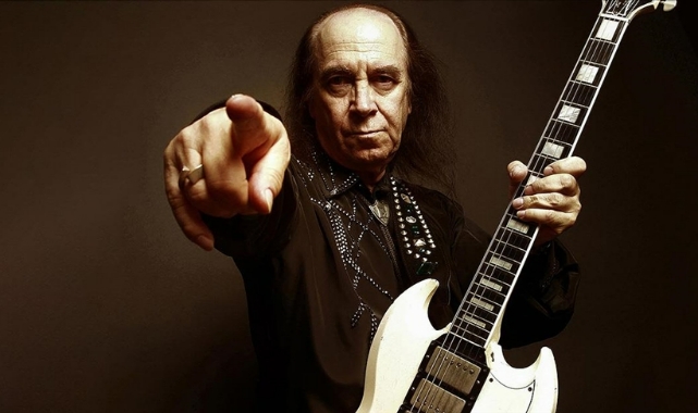 Erkin Koray hayatını kaybetti