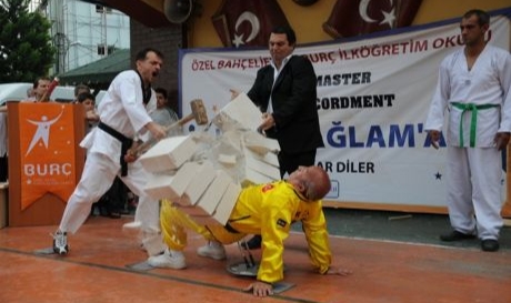 &quot;Her şeyi kırarız kalp kırmayız&quot;