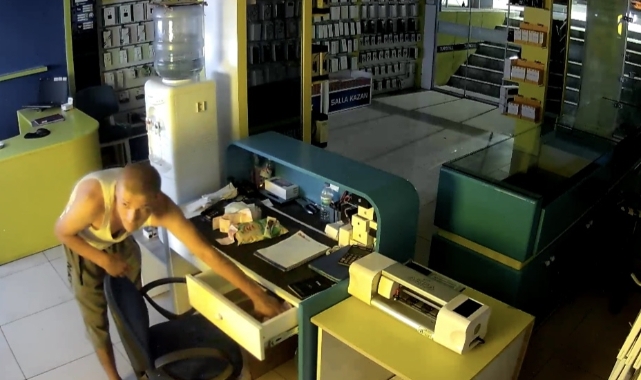 Hırsız suçüstü yakalandı