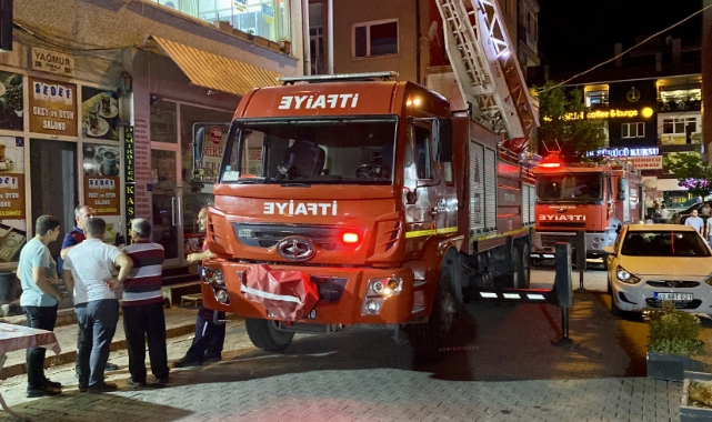 İş hanının çatısında çıkan yangın söndürüldü