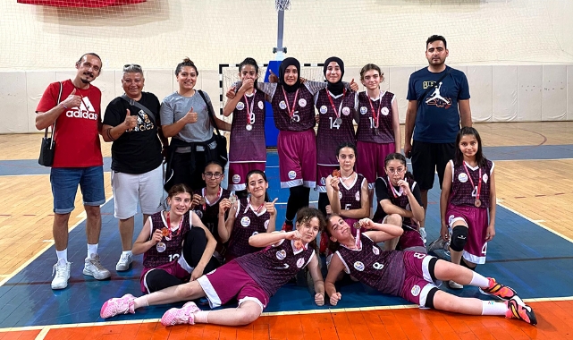 Karaman basketbol takımı yarı finalde