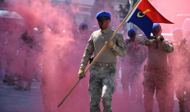 Komandolar törene damga vurdu