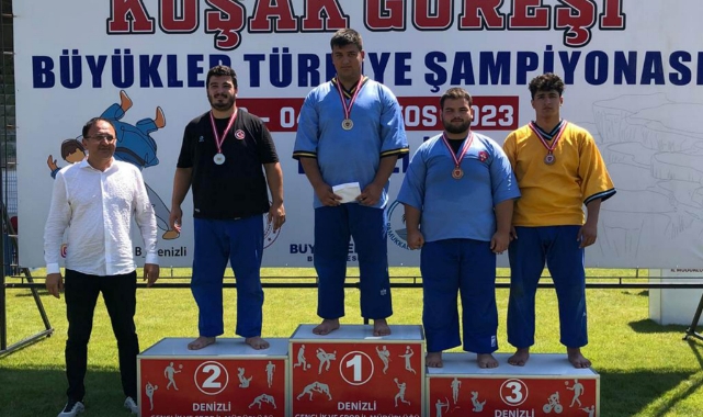 Kuşak güreşinde Karaman başarısı!