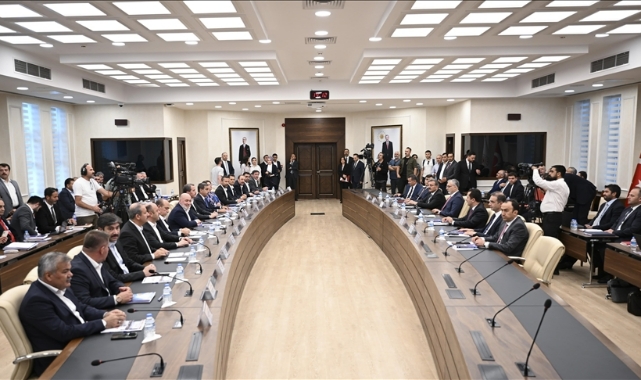 Memur-Sen üçer aylık zamlar istedi