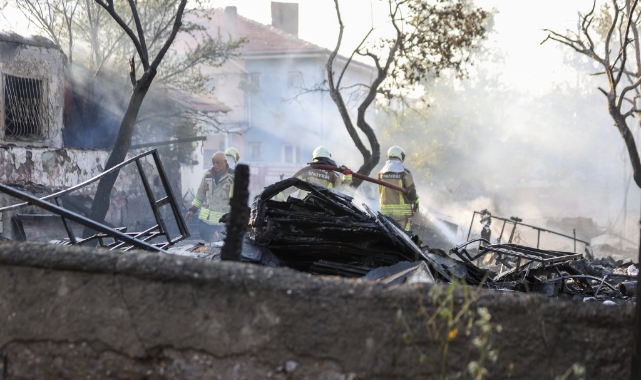 Metruk binada çıkan yangın söndürüldü