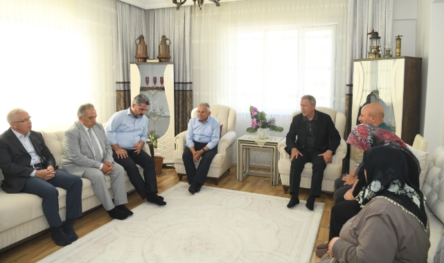 Şehit Eraslan'ın ailesine taziye ziyareti