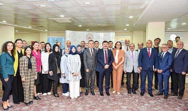 &quot;Aile toplumun en temel taşıdır&quot;