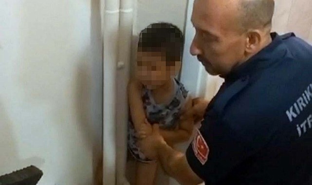 Çocuğu itfaiye kurtardı