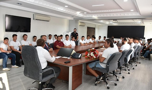 Gençlerden Vali Sarıibrahim'e ziyaret