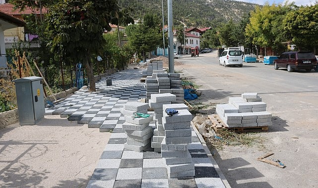 Kazancı’da kaldırımlar yenileniyor