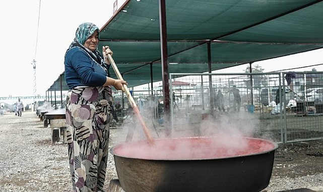 Salçalar kaynatılıyor