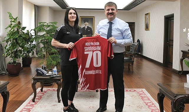 Şampiyondan Vali Sarıibrahim&#039;e ziyaret