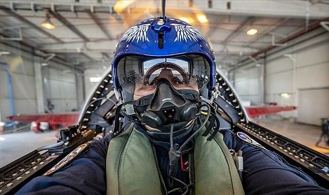 Tarihi uçuşa imza attılar