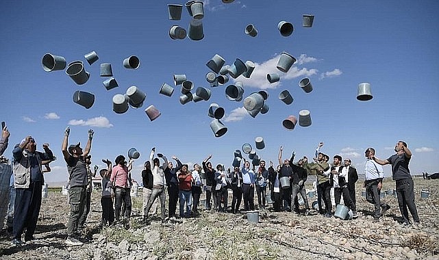 Vali Sarıibrahim patates hasadına katıldı