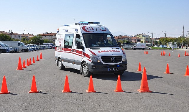 Ambulans sürüş eğitimi verildi