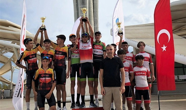 Fırtına gibi estiler