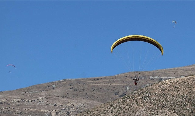Hava Sporları Meslek Edindiriyor