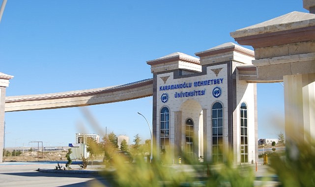 İlk dergisini çıkardı