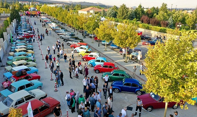 Klasik otomobil tutkunları buluştu