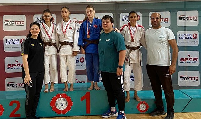 Madalyalarla döndüler!