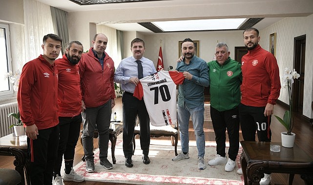 Tek temsilciden Vali Sarıibrahim’e forma