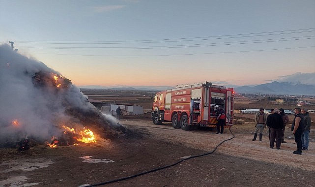 Saman alev aldı kamyonet pert oldu