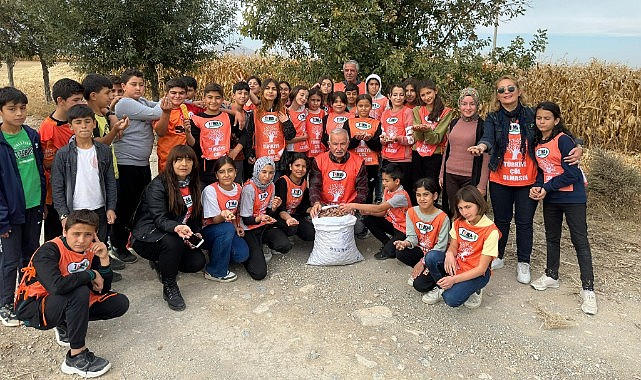 Tema köylerde öğrencilere fidan dağıttı