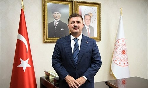 Vali Sarıibrahim: "En kutsal görevi ifa etmektesiniz"